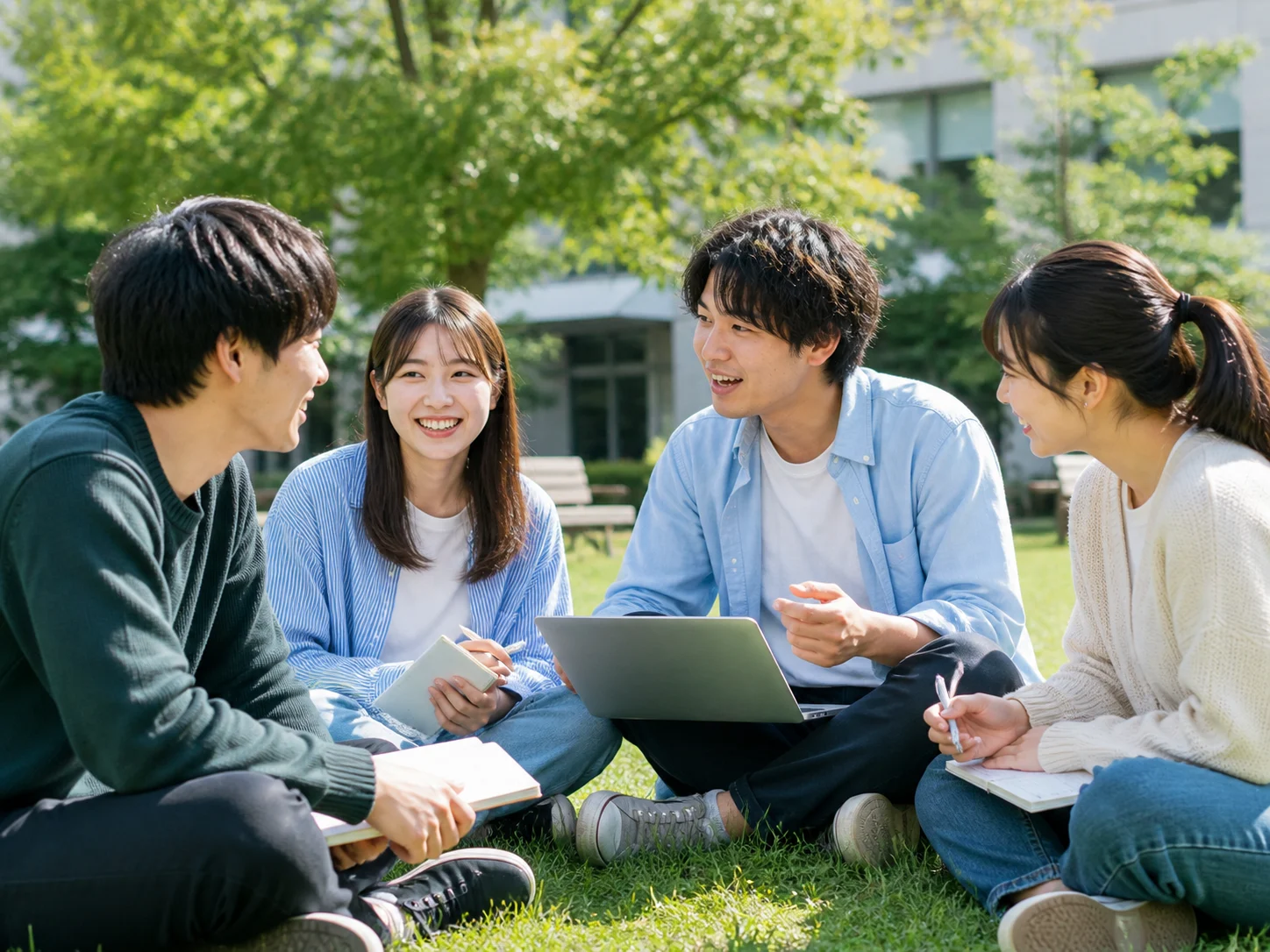 中央広場の芝生で過ごす架空の学生たち